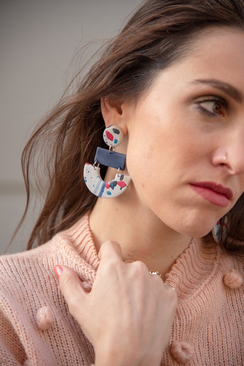 Kassiani_cheir's tweet photo. This year I am all about discovering new designers!!
My polymeric clay earing is a new find that I love. Find out all about the person behind the brand on my latest post: https://t.co/WITqrUkgKI
#justkassi #polymericClay https://t.co/W4VXqG4fq1