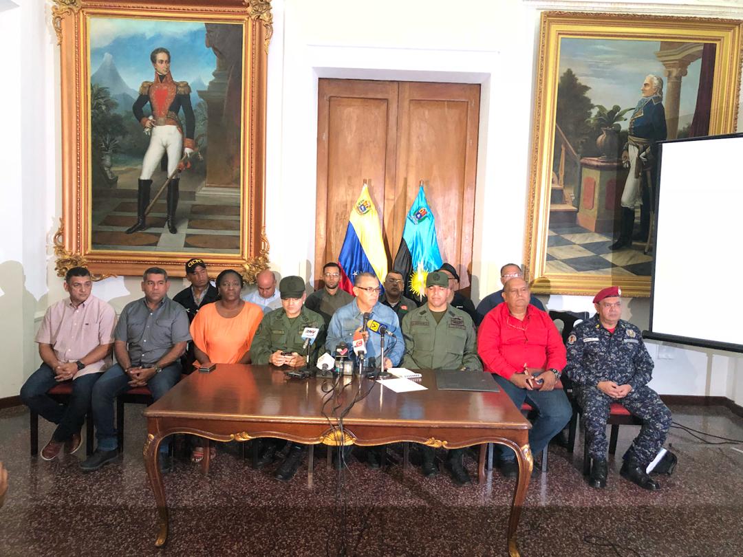 #Ahora en rueda prensa informamos a nuestro pueblo zuliano que <a href="/clezulia/">Consejo Legislativo Zulia 🇻🇪</a> esta trabajando unidos como un solo gobierno junto al gobernador @OmarPrietoGob para que nuestro estado pueda contar con una nueva constitución bolivariana.