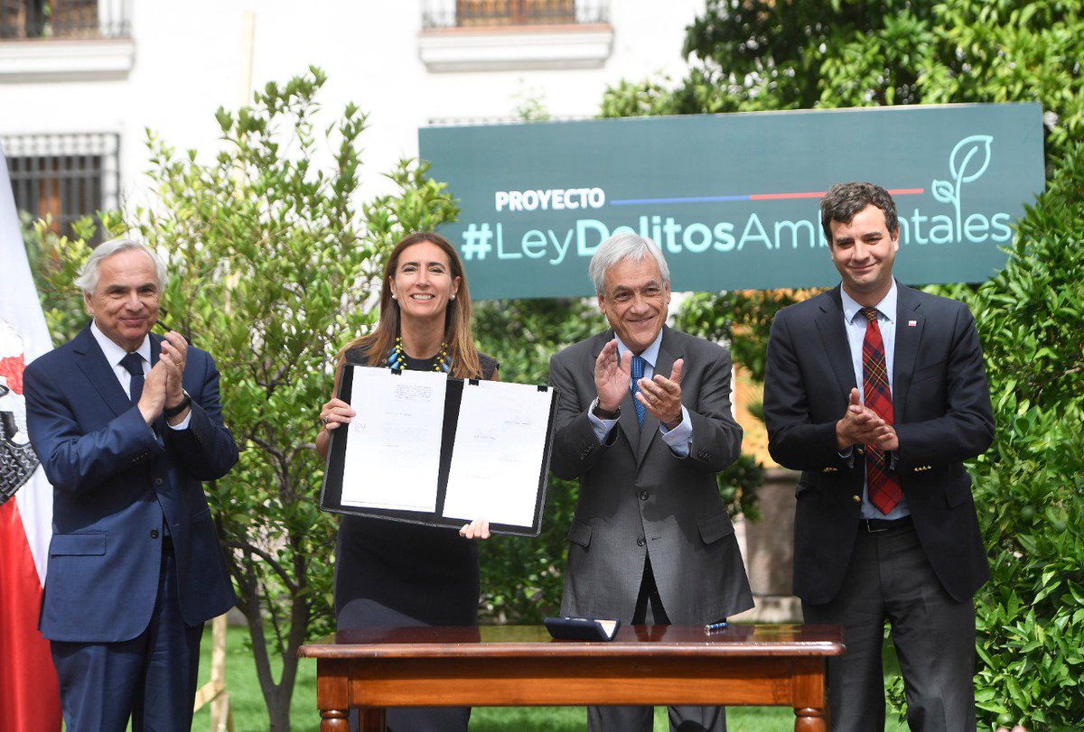 Somos la 1era generación q sufre los embates del cambio climático y la última q puede evitar una tragedia. Por eso firmamos Proyecto de Ley q crea mecanismos de prevención y castiga penalmente delitos ambientales. A esto se suma la electromovilidad y descarbonizacion energética.