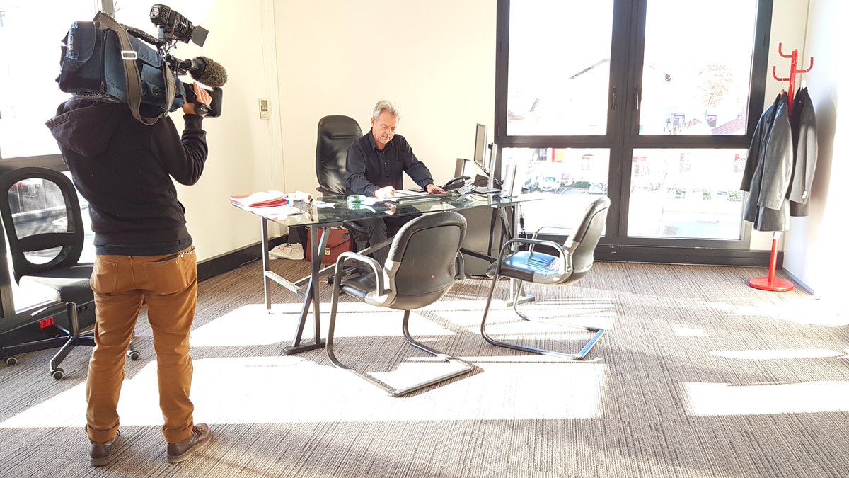 Sand_Audrain's tweet photo. 📢Ce soir 19h45 sur @TLMLyon 

#RencontresEntr avec Alain COULAS, fondateur @ATS_Studios - leader français conception &amp; enr. de messages téléphoniques ☎️🎼
#lyon #vaise #entrepreneur #autodidacte

🏅Lauréat régional Victoire Autodidacte Auvergne-Rhône-Alpes 2018 @MazarsFrance https://t.co/77ZdPKAVfZ