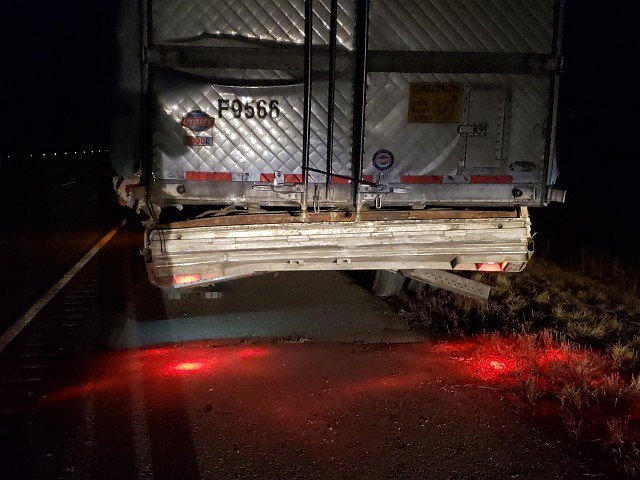 Brampton Man Charged After Damaged Tractor Trailer Loses Parts On The 401 bit.ly/2R3GTn5 #YQG https://t.co/VCYFQChPLB