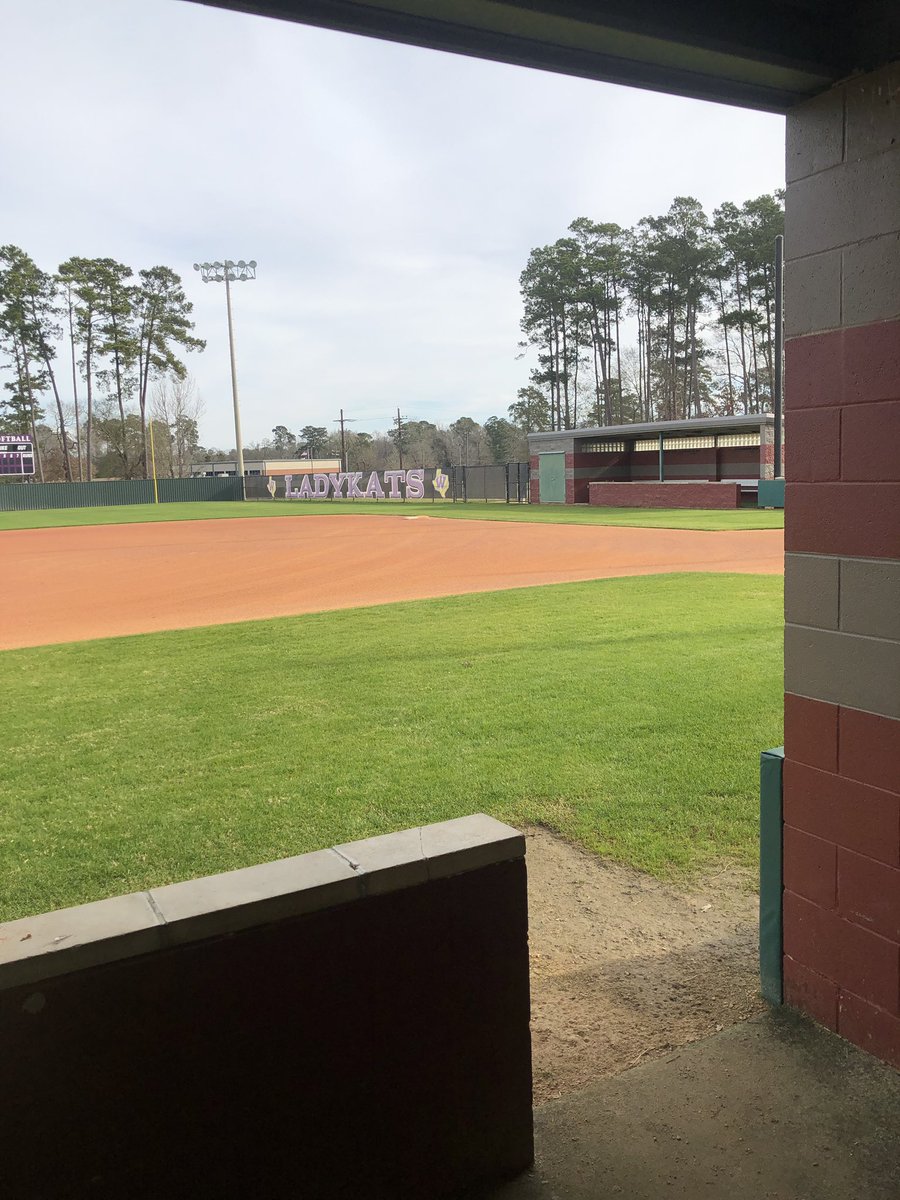 Coach_Autery's tweet photo. 10 years after my coaching journey started here it is. Setting up for tryouts at the high school. Faith works! @WHS_LadykatSB #willisishere #blessed https://t.co/djMBTrJjBj