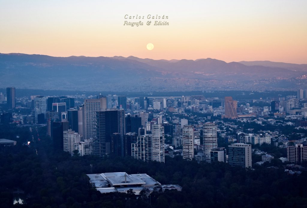 FdesdeAlturas's tweet photo. Dejó parte de la serie de fotos del #EclipseTotaldeLuna #eclipse #eclipselunar y la #lunaroja #luna #reedmoon #moon y la última de la #superluna hace unas horas, un saludo a todos desde CDMX https://t.co/xp9lFwk2Hy
