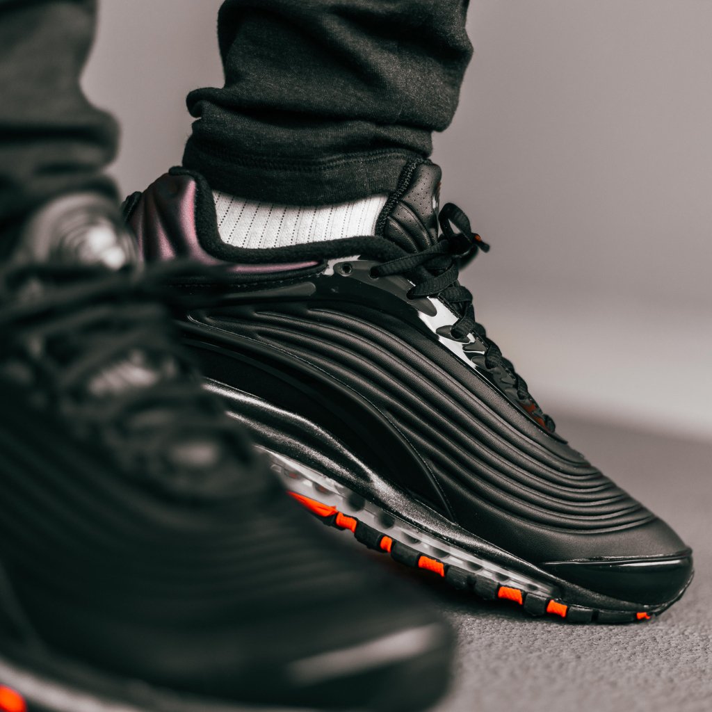 nike air max deluxe black crimson