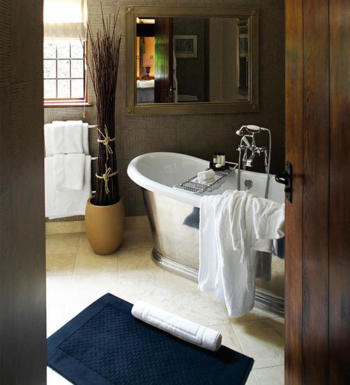 Dreaming of lazy days, on a Monday, in our Henry VIII suite at Langshott hotel 😌☁️ #EatSpaSleep #HotelLife #Dreamy #LazyDay #Langshott #Luxury