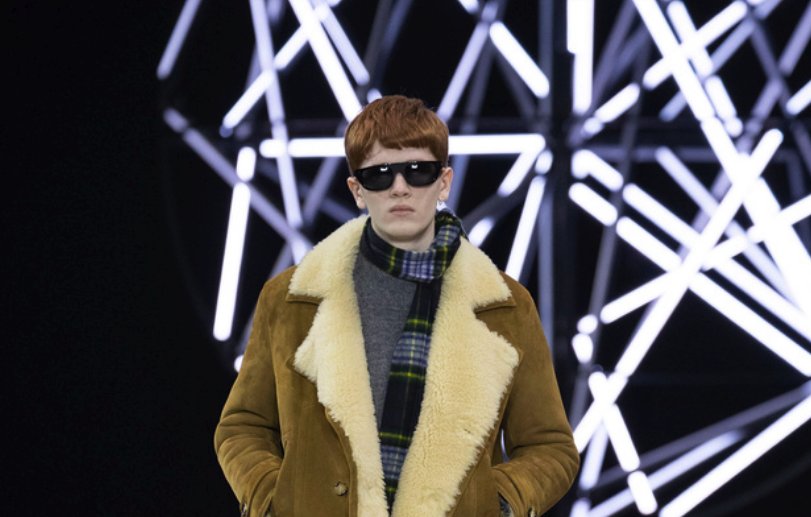 El debut de Céline en la moda masculina.

harpersbazaar.cl/moda/el-debut-…