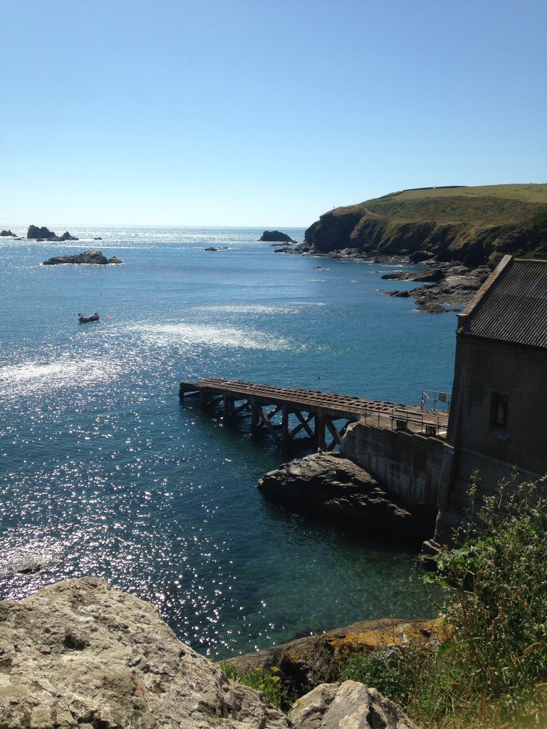 Throwback to last Summer...hiking along the clifftops...an old lifeboat station on the Cornish coast, no longer used, abandoned since 1961...
History and beauty combined.. #Travel #hikingadventures #Cornwall #UK #photography