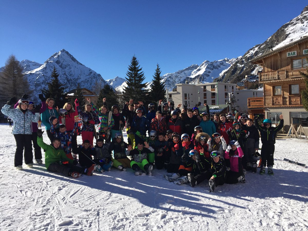 Cwpl o ddiwrnodau gwych yma yn Les deux Alpes. Pawb yn mwynhau ac yn gwella ar yr eira bod dydd!!