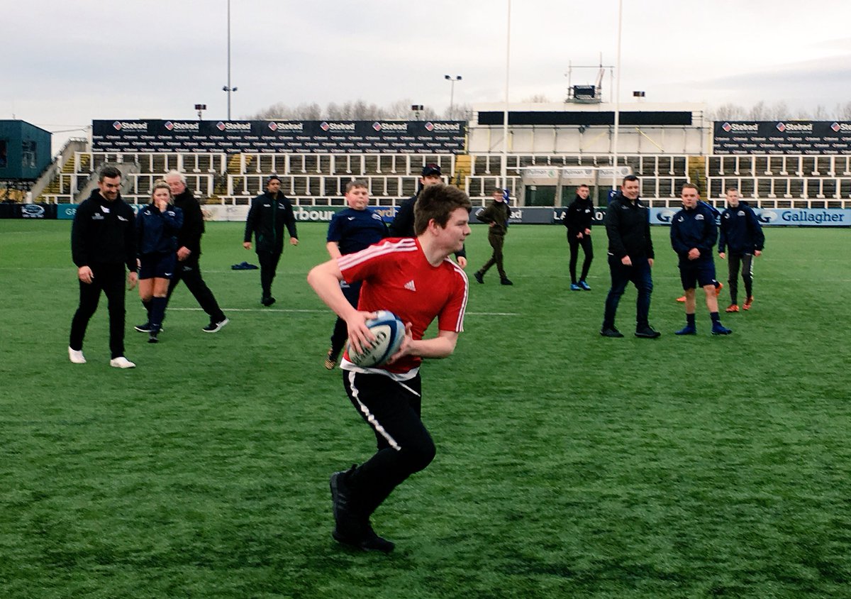 DallaglioRW's tweet image. What a great experience for our kids from @MoorbridgeNT @NewbridgeAC today @FalconsRugby with @dallaglio8 @ZachKibirige @domwaldouck @Callum_Chick getting to play touch rugby with them.  Thanks guys! #Rugbyworks