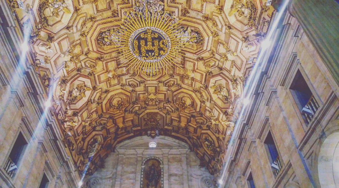 SamWardHardyMu1's tweet photo. Stunning cathedral in Salvador, all real gold aswell. It is sad to see the wealth concentrated in one place however... https://t.co/5YlNhQU2C8