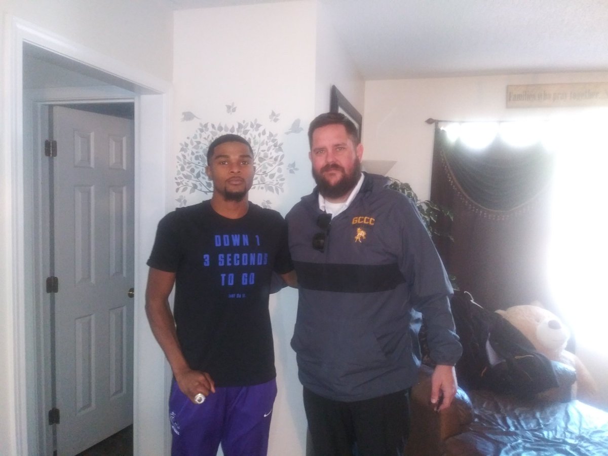 walter_napper's tweet photo. Blessing Coach Cheatwood stopped by the house on MLK Day to offer walyn a scholarship to GCCC... Man God is working proud of you keep working son.. https://t.co/EEX6U7JV87