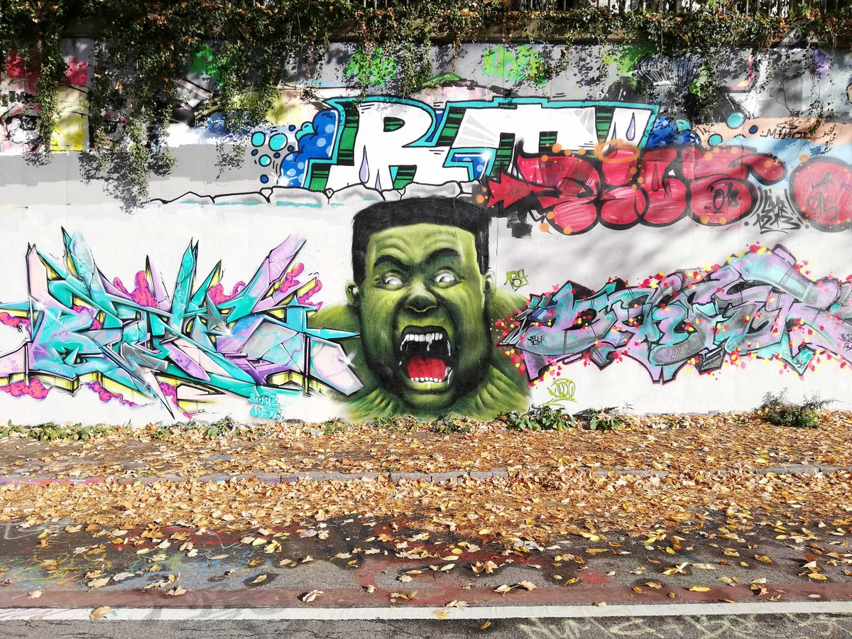 Bloody Hulk von BLUTIG, KEDO und DASER49 in Essen, auf der Donau. #streetart #art #ruhrgebiet #graffiti #spraypaint #dailyart #kunst #essen #urban #urbanart #spray #publicart #ruhrpott #stadt #graffitiart #urbanwall #graffiticulture #artderue ow.ly/o0hy50kgelg