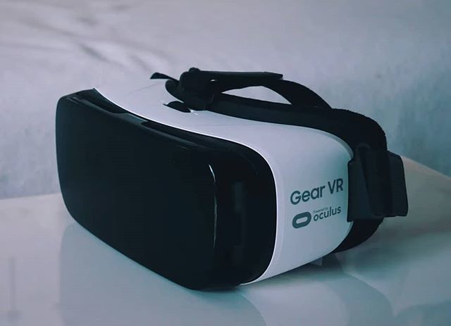 Virtual Reality mit eurem Smartphone! Einfach in die #SamsungGearVR schieben und loslegen. Mehr dazu in meinem neuen Video: youtu.be/owK0P2h0ZHw

#vr #oculus #vrbrille #gearvr #youtube  #neuesvideo bit.ly/2FQlCeD