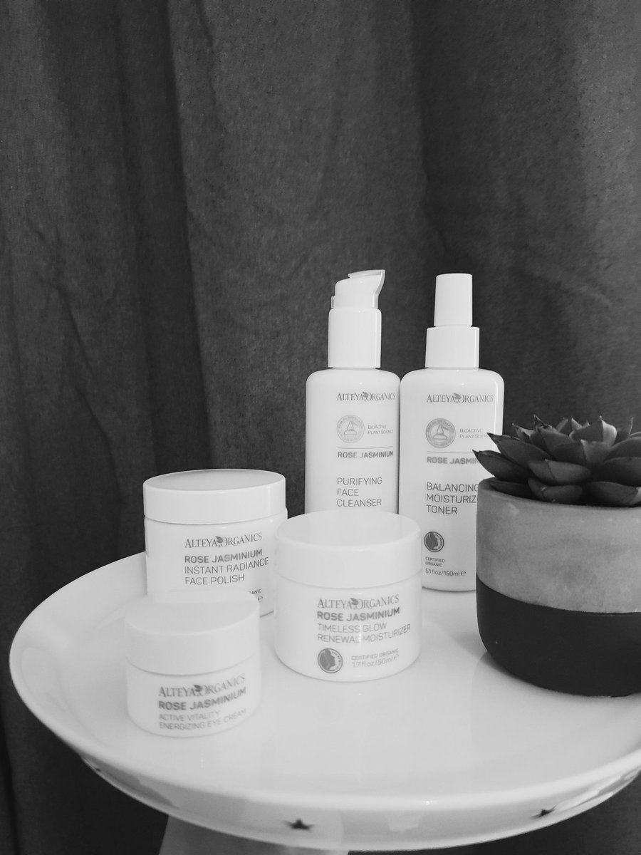 GIVEAWAY!

#WIN an entire organic skincare range by entering here:

🌿#Like This Post
🌿#Retweet
🌿#Follow <a href="/bloomandwell/">Bloom & Well</a>

Entries open until Saturday 26th January Midnight. Good Luck!

#giveaway
#GiveawayAlert #Competition #CompetitonTime #skincare #greenbeauty #naturalbeauty