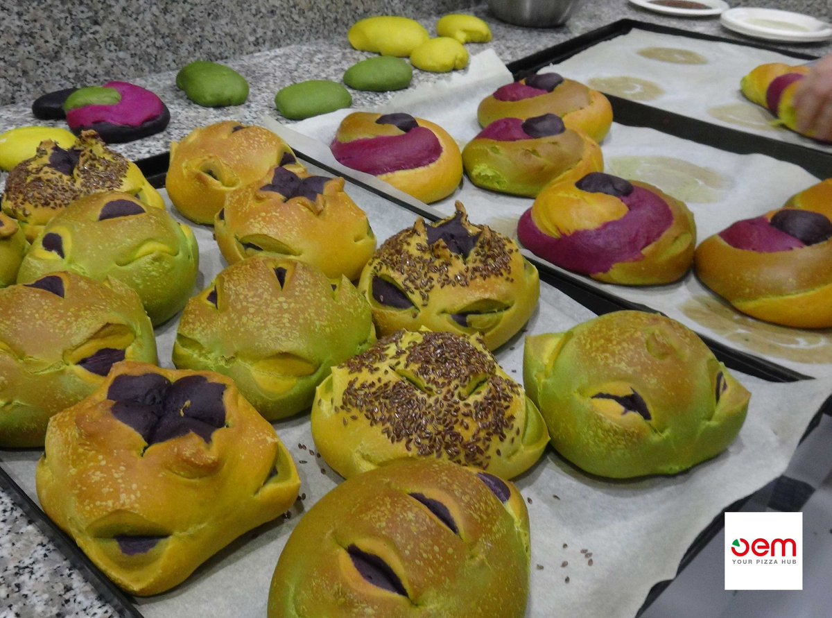 OemPizzaSystem's tweet photo. #PANE a #COLORI per antichi #SAPORI, sempre dal @SigepRimini, con Alessandro Viganò, interprete della #tradizione di genuina #innovazione.
#forneria #pizzanow #pizzasystem #pizzaexport #pizzashow #pizzaplace #pizzagourmet #pizzaequipment #food #pastapizza #foodlover #hospitality https://t.co/JPaKLSZJgF