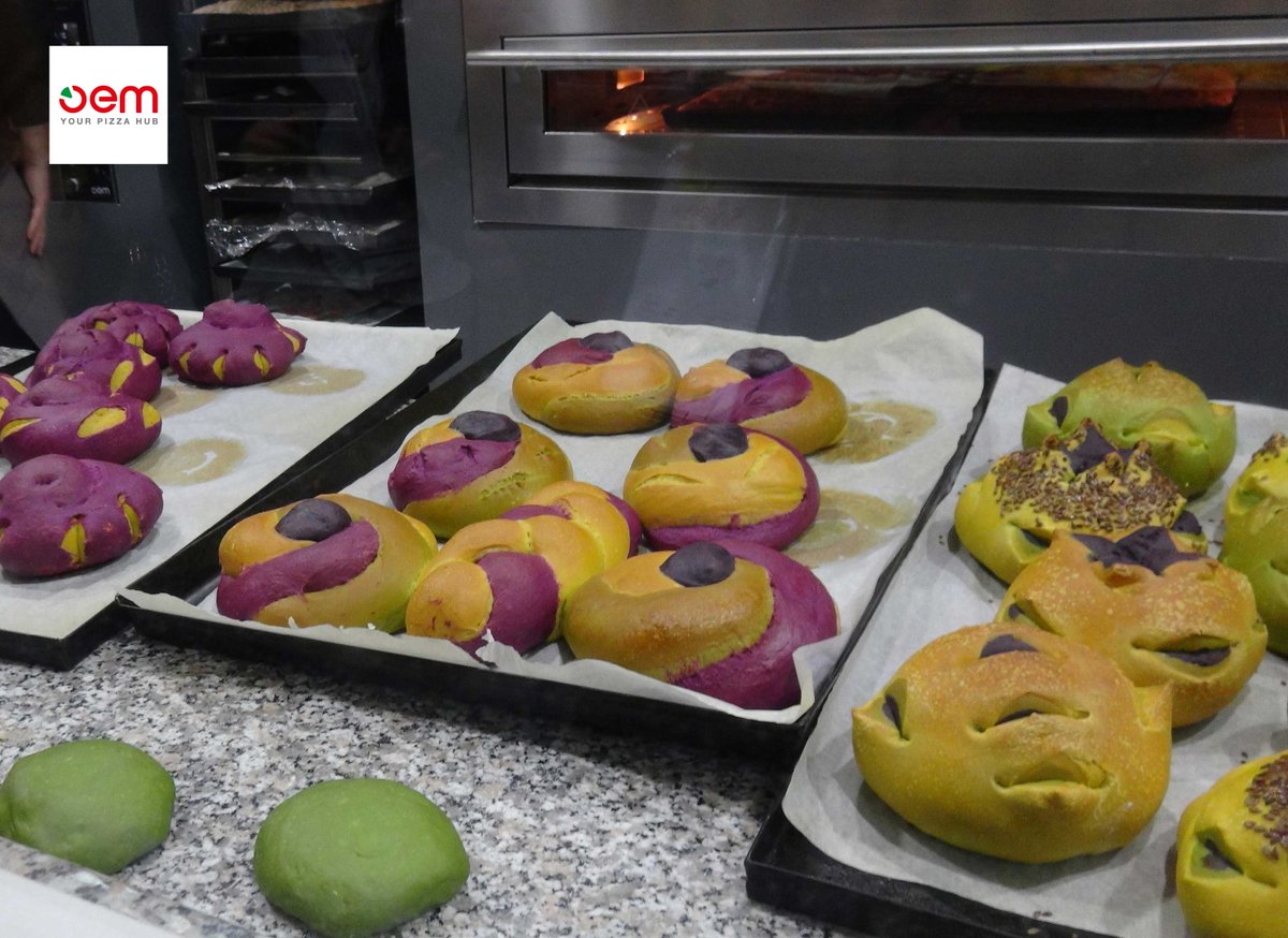 OemPizzaSystem's tweet photo. #PANE a #COLORI per antichi #SAPORI, sempre dal @SigepRimini, con Alessandro Viganò, interprete della #tradizione di genuina #innovazione.
#forneria #pizzanow #pizzasystem #pizzaexport #pizzashow #pizzaplace #pizzagourmet #pizzaequipment #food #pastapizza #foodlover #hospitality https://t.co/JPaKLSZJgF