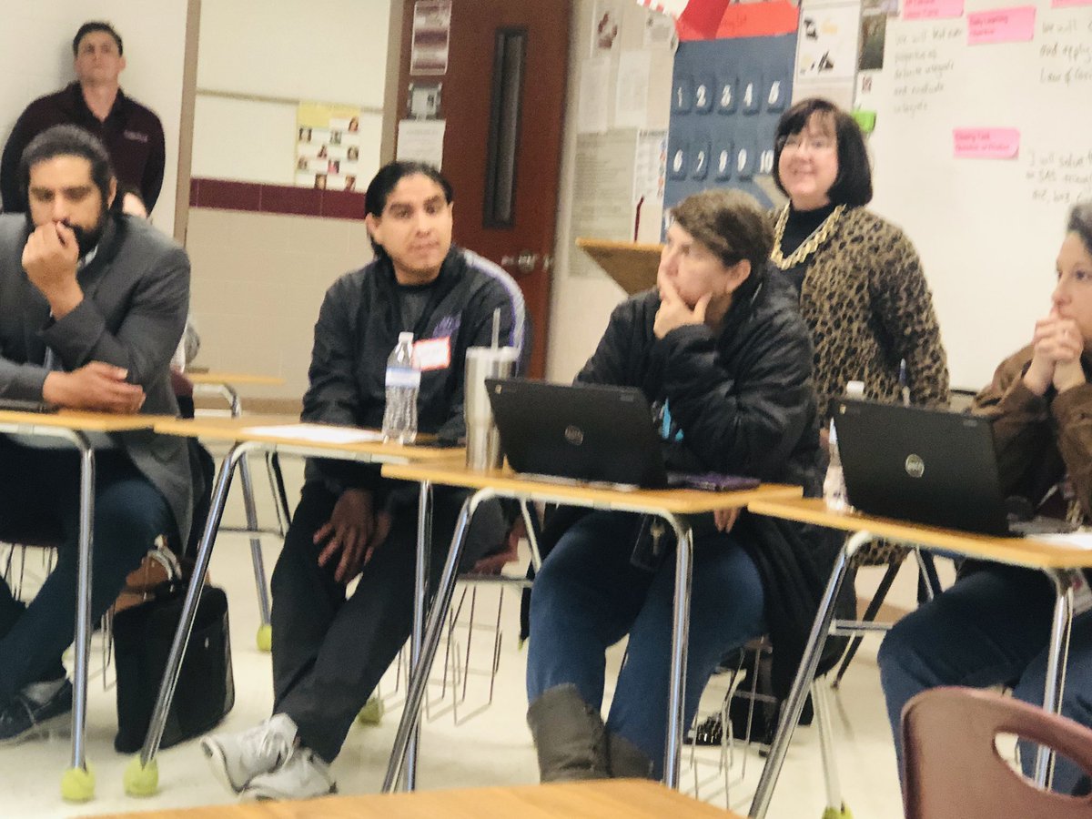 VickiRoot3's tweet photo. @DrRhondaWade @FloresvilleISD #FISDEngaged #EdCampFloTx  Motivating the unmotivated - setting high expectations, goals, routines, and creating healthy competition! I do this! Rock on!! https://t.co/o6NAOzmO6b
