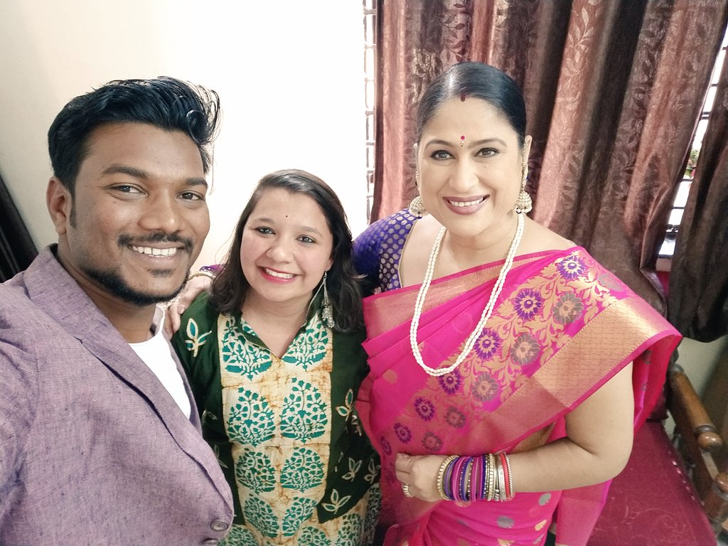 radiowalamilind's tweet photo. @harshadakhanvil you are really live wire ma'am. You pumped us up with so much of energy.  It was great meeting you.  #Navaraasaavatarasa #ro935 #ro919 https://t.co/1zSQuv8ddL
