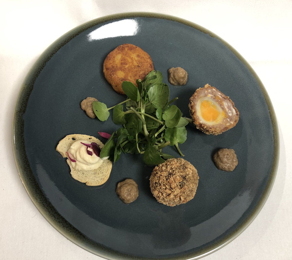 milestonehotel's tweet photo. This week, in recognition of Burn’s Night, we’re offering a variety of whisky flights and cocktails to suit every taste.  Why not add a selection of Scottish-inspired canapés to really honour the Baird! https://t.co/xLUcMUSe78 #milestonehotel #BurnsNight https://t.co/23LeXvWU0A