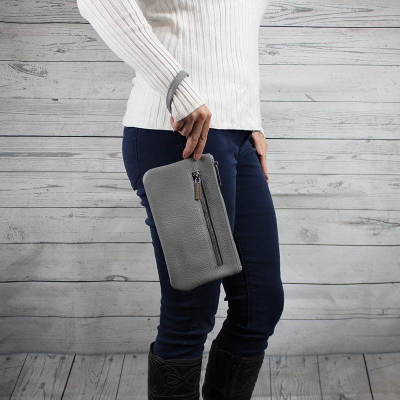 BellaModi's tweet image. Shop our collection of leather wristlets or design your own now. bellamodihandbags.com/collections/sh… #wristlet #clutch #leatherbags #fashion #style #onlineshopping #musthave #customizable