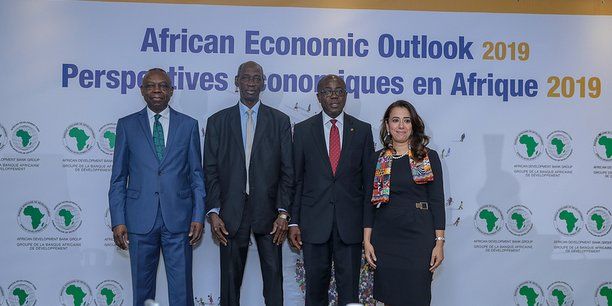 africanow_news's tweet photo. 40% des pays #Africains devraient enregistrer une #croissanceeconomique de 5% en 2019. @AfDB_Group  #Finance
https://t.co/pAHalLARju https://t.co/msFg6jpn2s