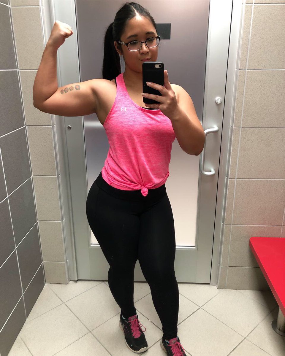 Got to see the Broly movie after the gym and it made me want to go back again 😂 Who else saw it? 
#girlswholift #girlswholiftheavy #girlswithmuscle #girlswithmuscles #train