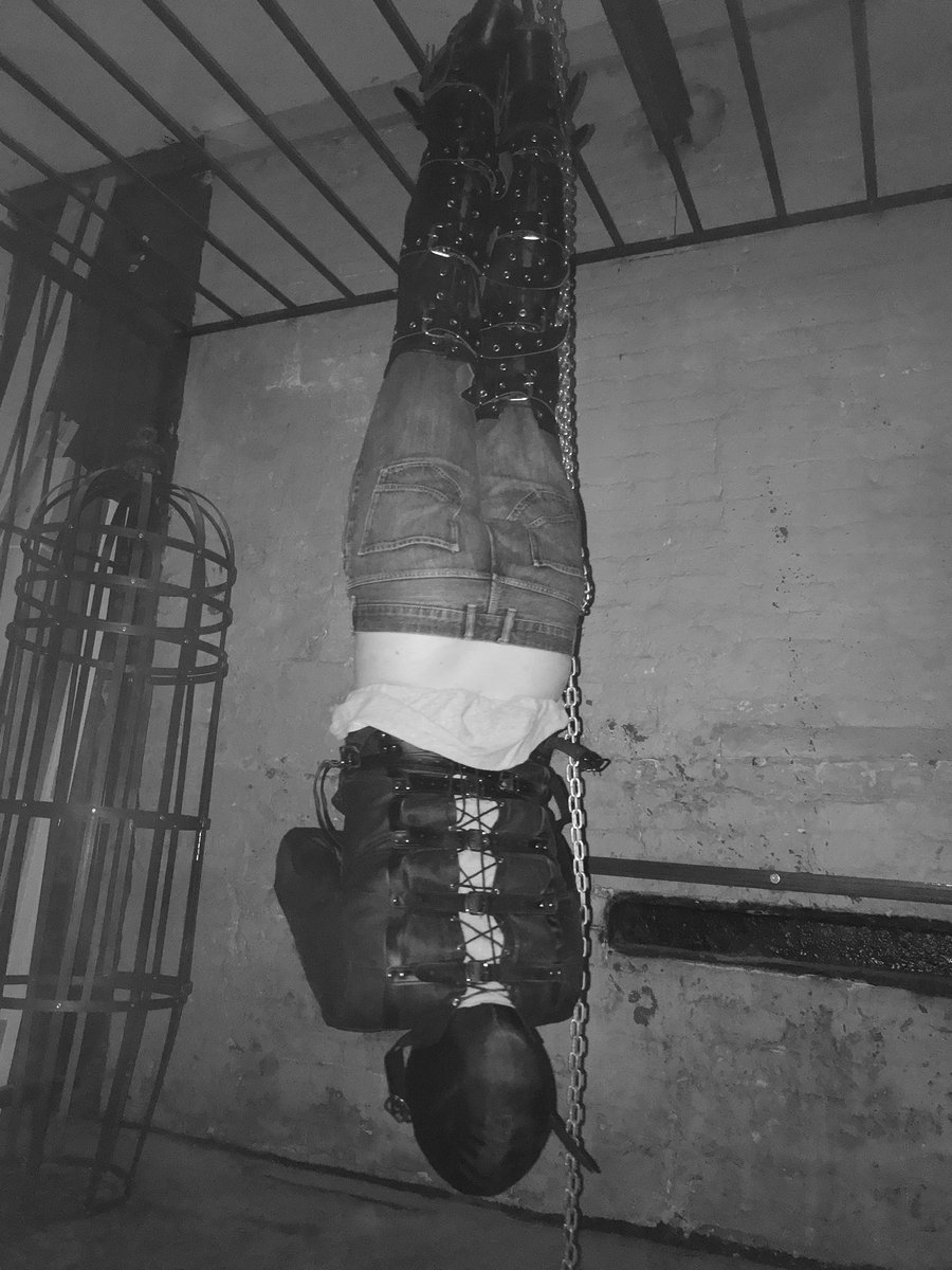 ViviennelAmourX's tweet photo. Loving #Suspension & #Inversion in #LeatherStraightJacket & #LeatherFetish #LegSplints #Clamps #ElbowCuffs in #PrisonCell @kinkfetishderby https://t.co/drWLQjiUN8