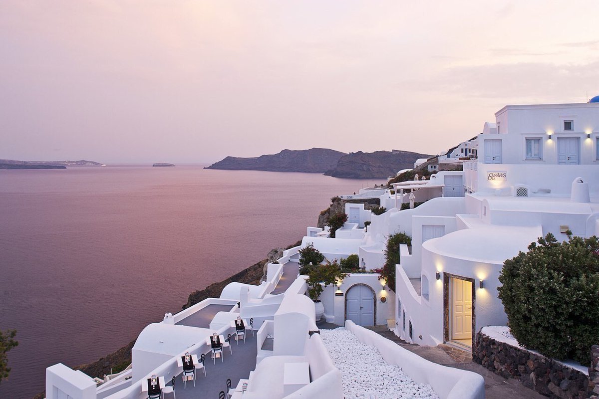 Landscapes_flux's tweet photo. RT ThatsEarth: Santorini, Greece 🇬🇷 https://t.co/AqEacHMuOP