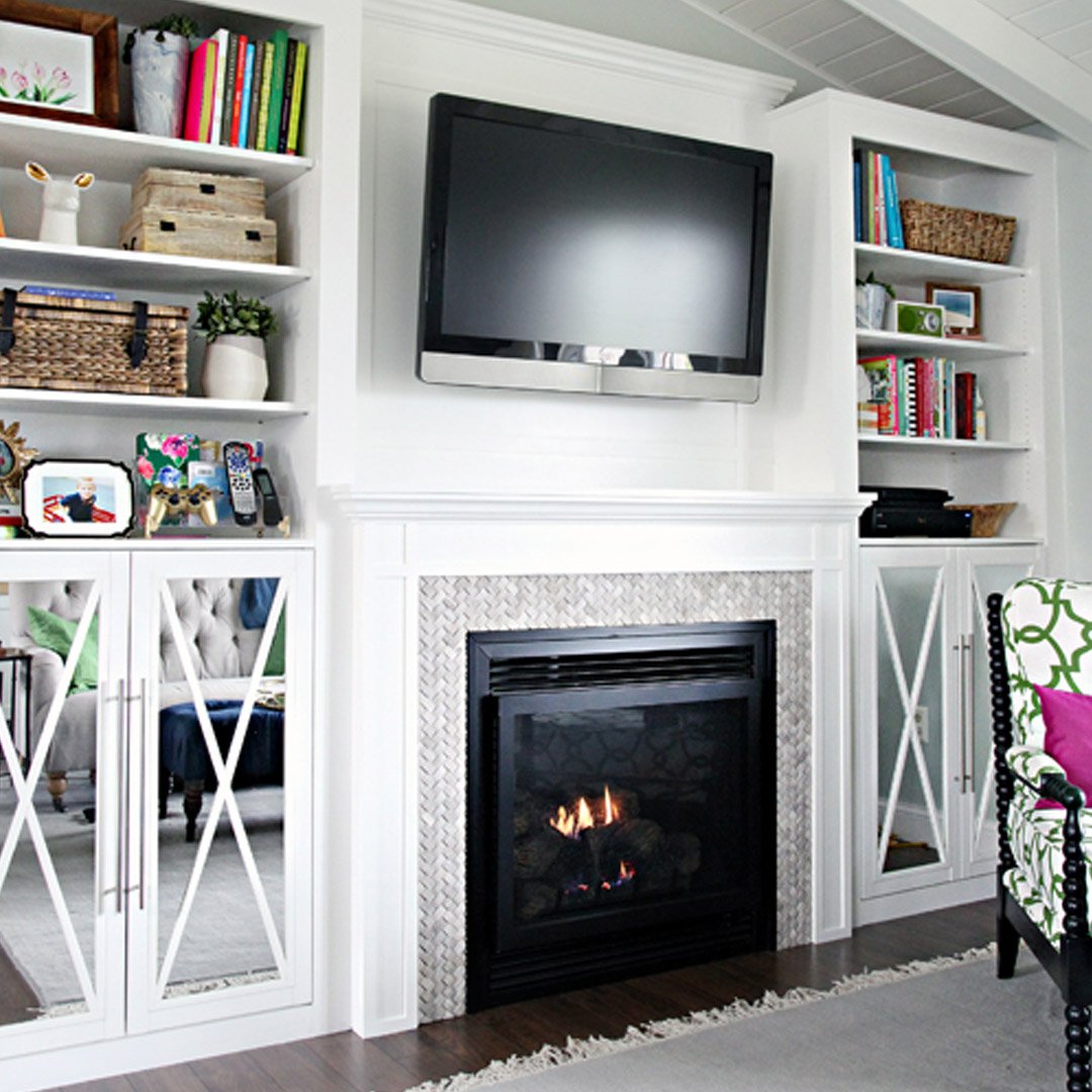 TheChiltonTeam's tweet image. 🔥 It's cold outside. #StayWarm with by adding a #FireplaceInsert to your #home. Get the #cozy look of a fire, plus the practical use of adding warmth to a space. Go further &amp;amp; add #storage. Check out, "#DIY #Fireplace #BuiltIn #Tutorial". ow.ly/Xrdu50kgQp3 #iheartorganizing