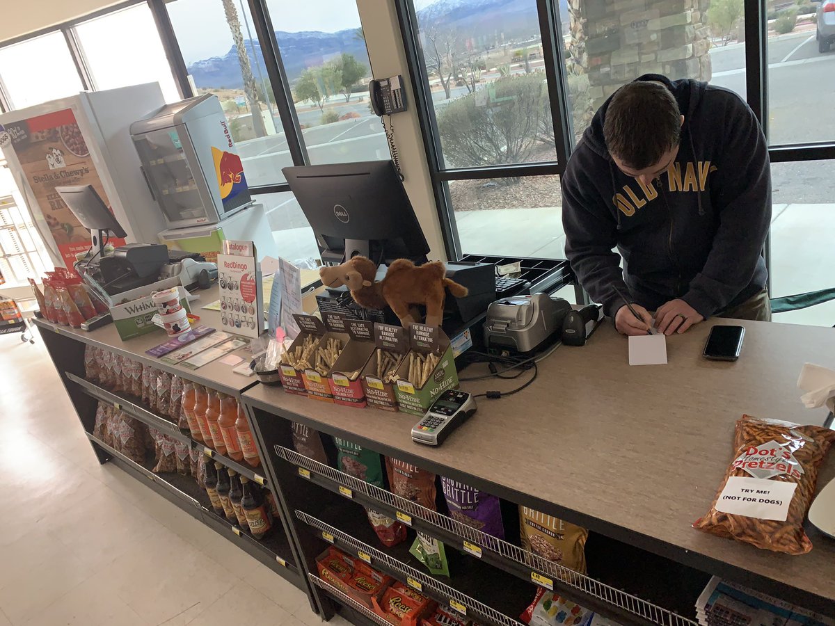matluschek's tweet photo. Brock Tobler of the Animal Farm pet store in Mesquite, NV, remained open during a massive power outage, Monday. https://t.co/9UmvDM1jQC