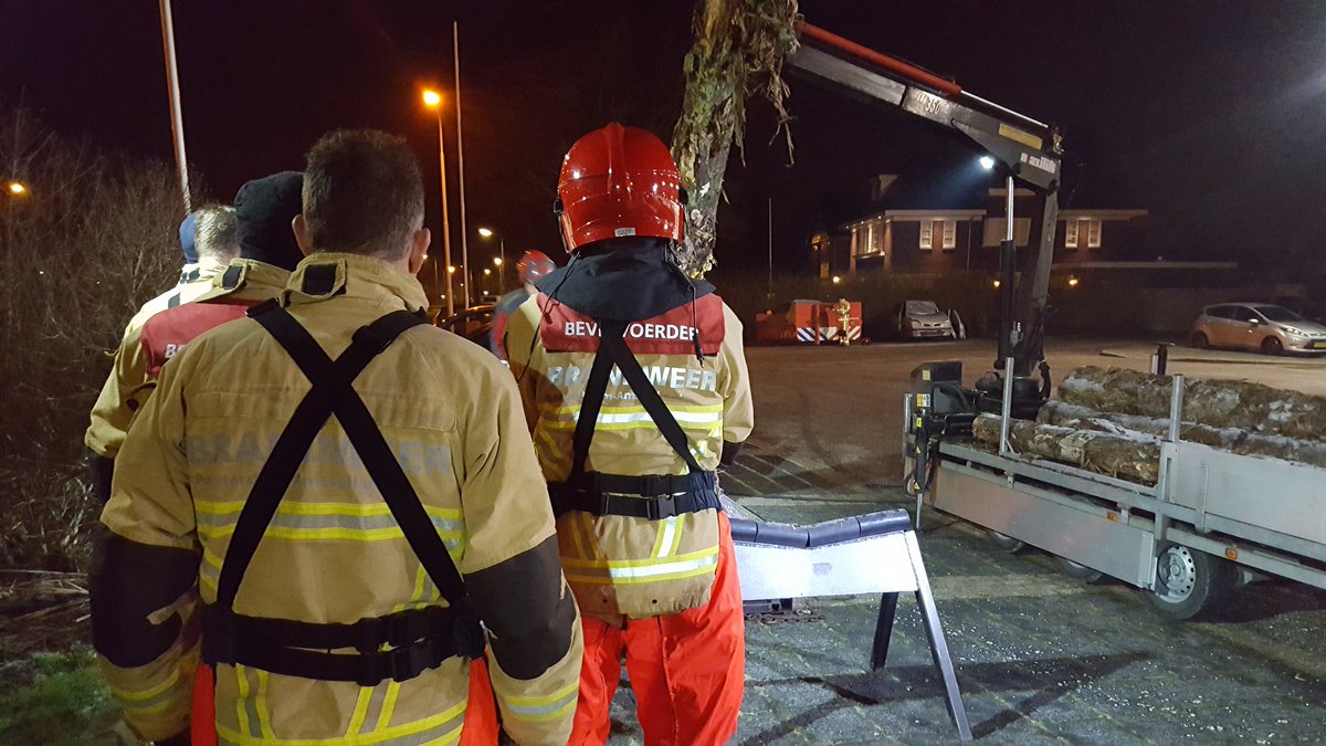 hoszaagcursus's tweet photo. Weer onderweg naar huis vanaf brandweer Aalsmeer. Top avond gehad met een prima temp. ❄ https://t.co/Sxd6z3iutV