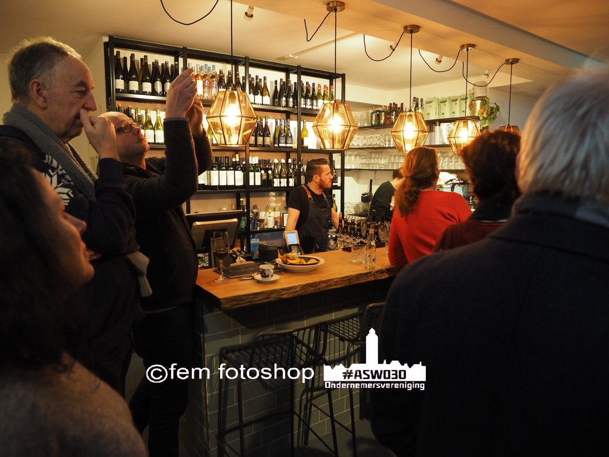 030ASW's tweet photo. Samen maken we de Amsterdamsestraatweg! Op de meest deprimerende dag van het jaar proosten we op de toekomst! #ASW030 #TheFoodClub #bluemonday https://t.co/arLwRJhnco