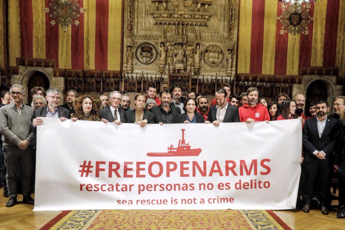 openarms_fund's tweet photo. Es un gran honor recibir la Medalla al Mérito Cívico del @bcn_ajuntament 
Y con ella recibimos la fuerza y determinación de esta  ciudad para seguir luchando, con su apoyo, por el derecho más básico de las personas: LA VIDA 
Enormes gracias #FreeOpenArms https://t.co/h8CYNHo0mt