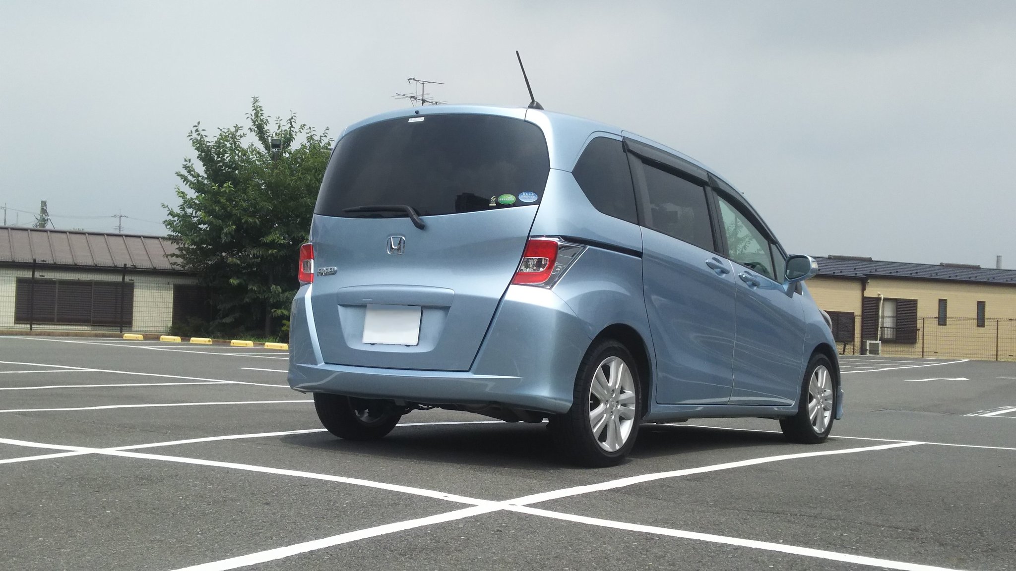 コレット 同僚 フリードってハイブリッド 燃費もいいんでしょう ぼく 初期のガソリン車で街乗りリッター1桁台 終 制作 著作 T Co Oiwkldpigf Twitter