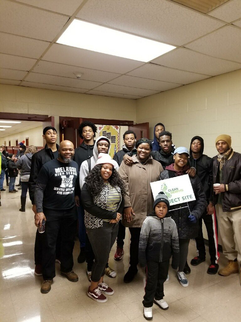 Melrose_Hoops's tweet image. “Life’s most persistent and urgent question is, ‘What are you doing for others?’” Our response...”We serve our community with PRIDE &amp;amp; HUMILITY!”  #Golden✊️ #MLKdaysofSERVICE #CleanMemphis #🍊Mound @melrose_of