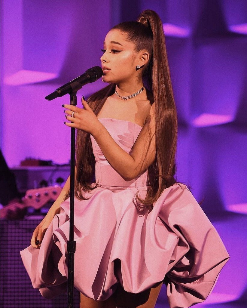 VotingArianagbr's tweet photo. RT=VOTE

#ThankUNext #LeftUsShook #iHeartAwards https://t.co/fCjoF9o7M7