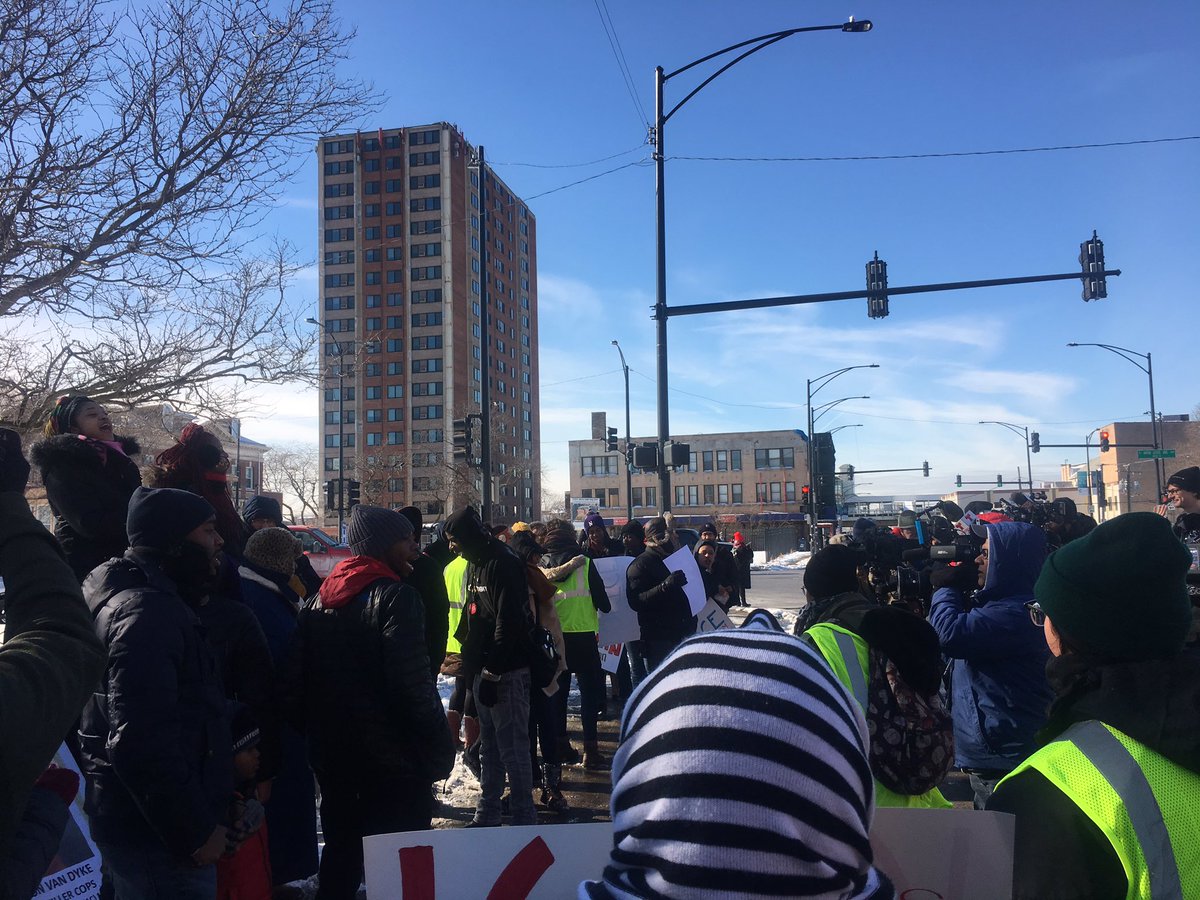So...we out here on 51st and King. Pull up ✊🏽 #Justice4Laquan <a href="/BLMChi/">BLMChicago</a> <a href="/projectmarchnow/">Project M.A.R.C.H</a> <a href="/CAARPRNow/">The Chicago Alliance</a> @BYP_100 <a href="/takeonhate/">TAKE ON HATE</a> <a href="/SOULInChicago/">SOUL</a>