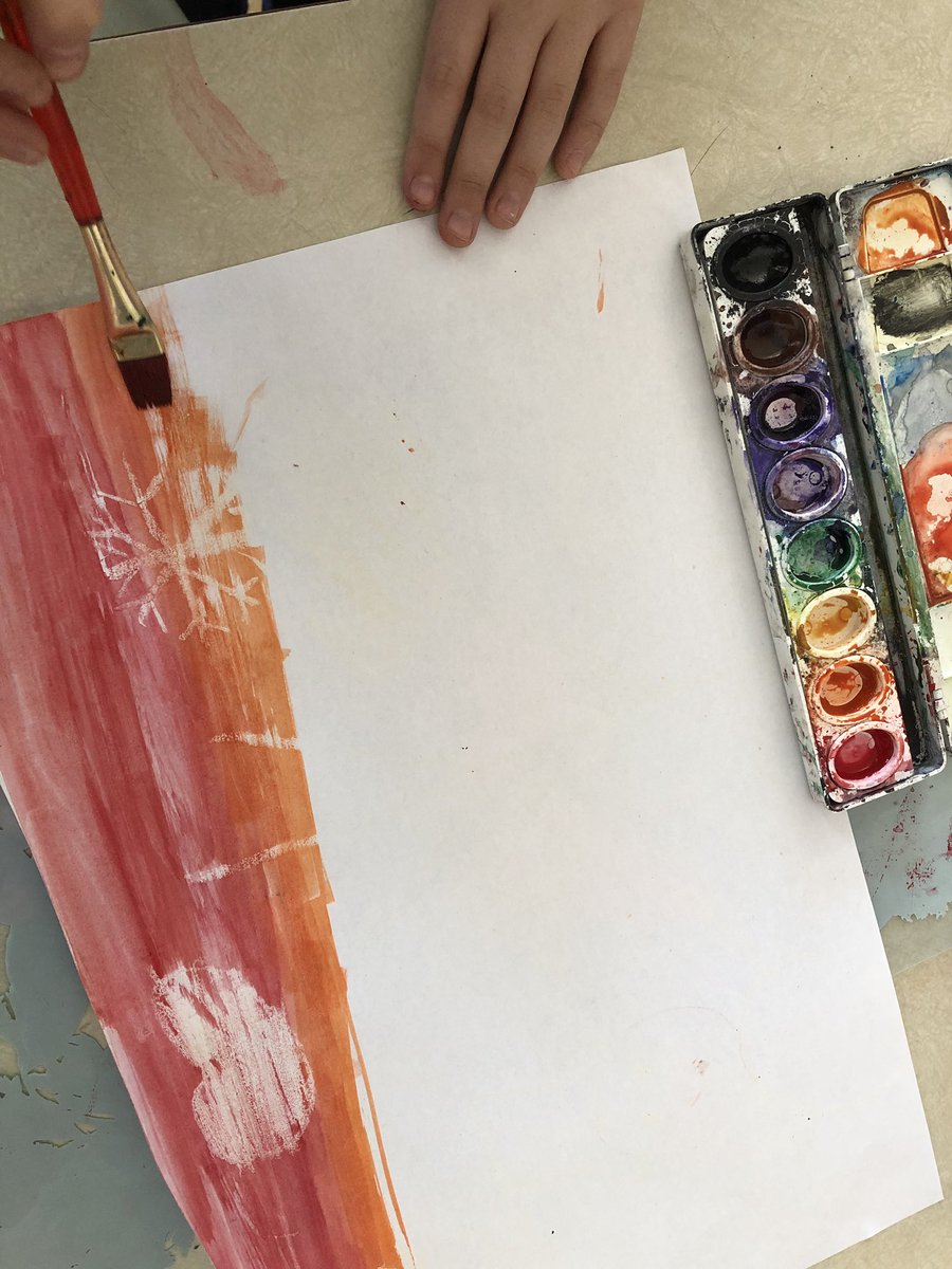 MsMonikaBtweets's tweet photo. What to do when it’s too cold to play in the snow? Create oil pastel resist snow scenes instead! @principaldsouza https://t.co/1xMfaYAA2X