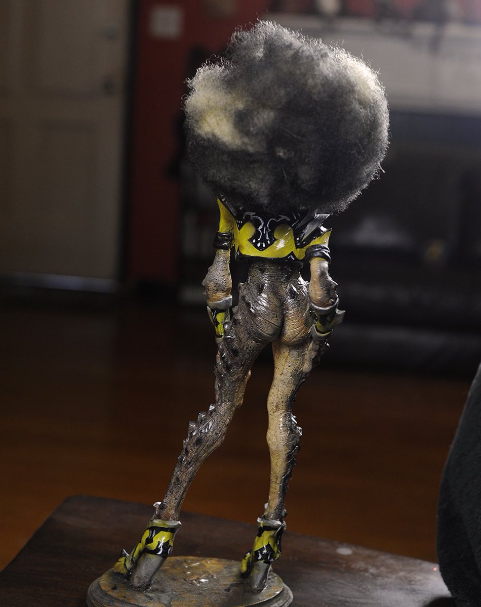 cigneutron's tweet photo. My finished piece for the #conjoinedvsgrotesque show at @CoproGallery I sculpted the entire thing live on @Twitch so go give me a follow to watch me sculpt more! https://t.co/Mt1kC0CWuZ https://t.co/Z1SuUtbncS