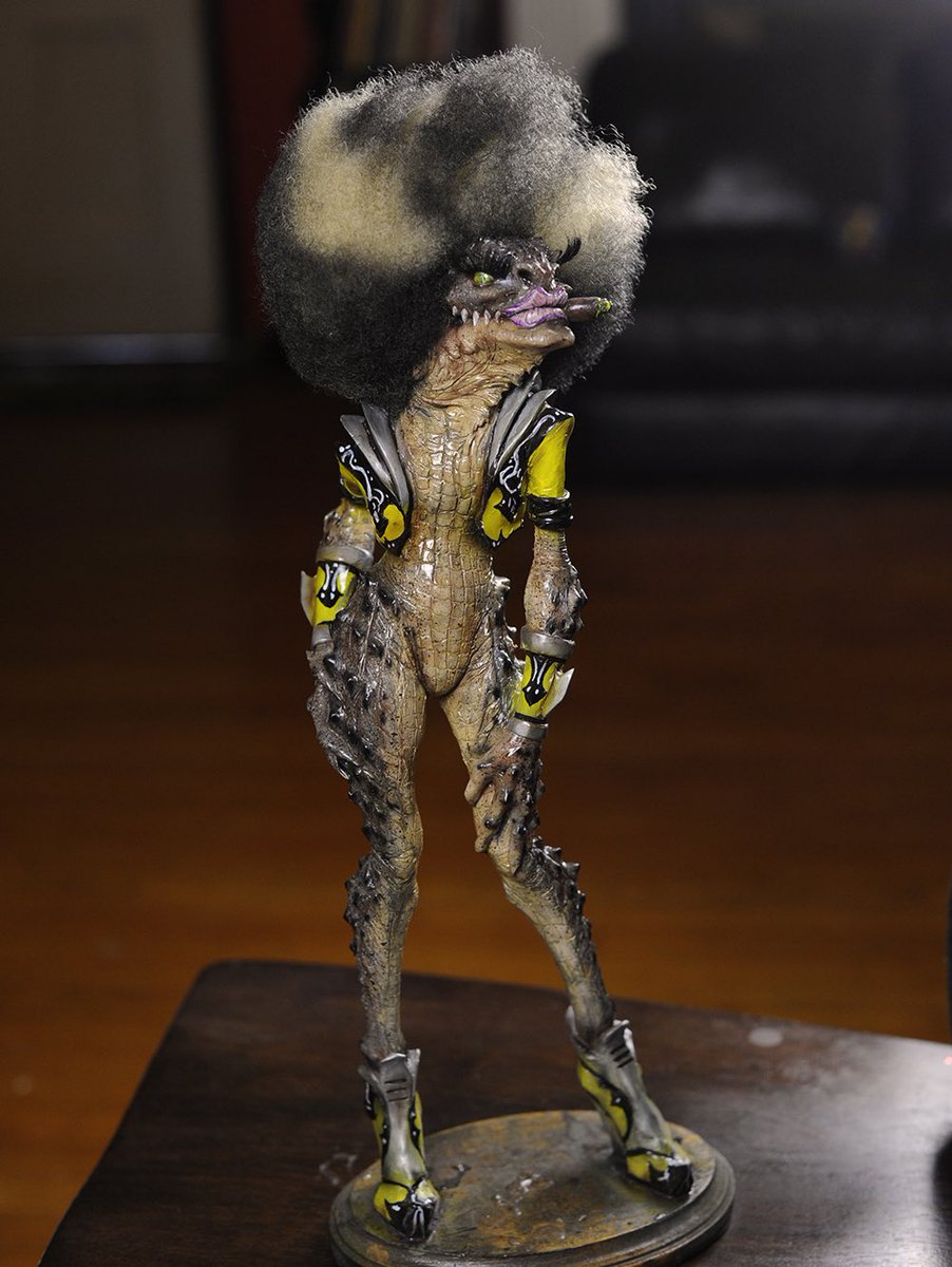 cigneutron's tweet photo. My finished piece for the #conjoinedvsgrotesque show at @CoproGallery I sculpted the entire thing live on @Twitch so go give me a follow to watch me sculpt more! https://t.co/Mt1kC0CWuZ https://t.co/Z1SuUtbncS