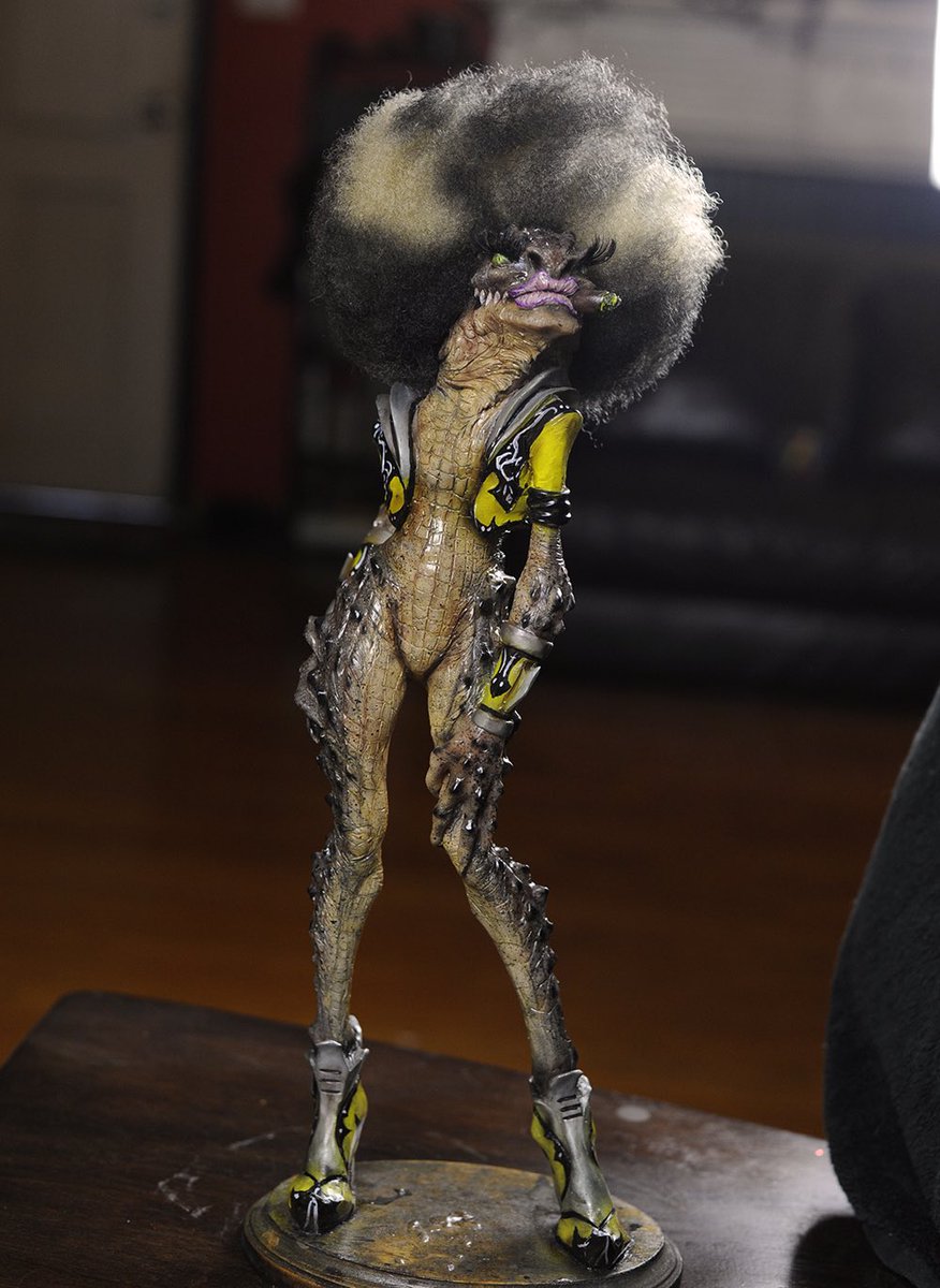 cigneutron's tweet photo. My finished piece for the #conjoinedvsgrotesque show at @CoproGallery I sculpted the entire thing live on @Twitch so go give me a follow to watch me sculpt more! https://t.co/Mt1kC0CWuZ https://t.co/Z1SuUtbncS
