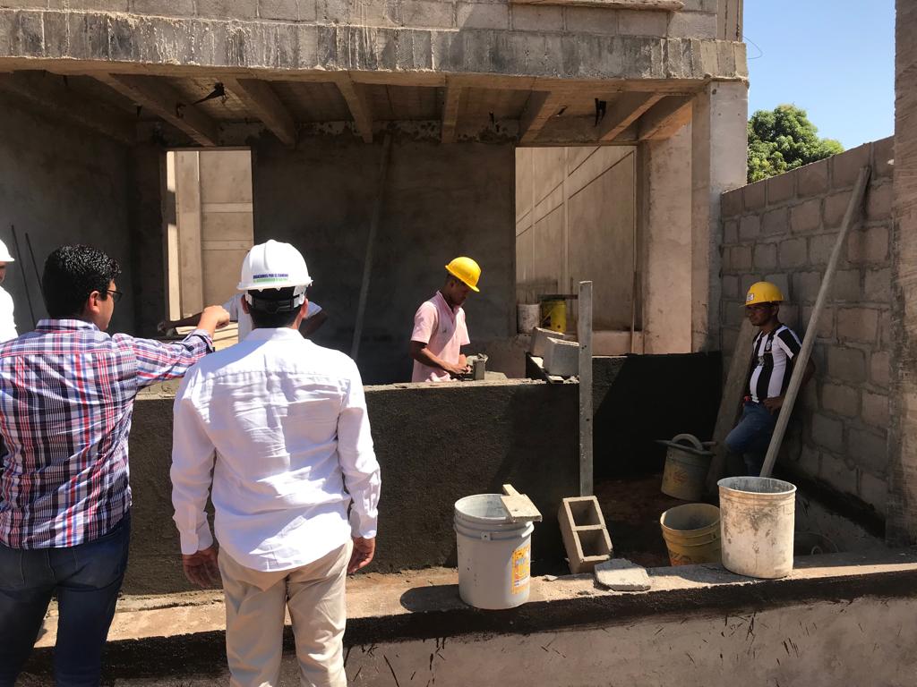 TutoUhiaAlcalde's tweet photo. Inspeccionamos las obras del auditorio de la institución educativa #Instpecam, que lleva un gran avance en su ejecución. Será una infraestructura social de gran impacto académico, con el que le cumpliremos el sueño a la comunidad educativa de contar con un escenario de calidad. https://t.co/hFrOSx8f96