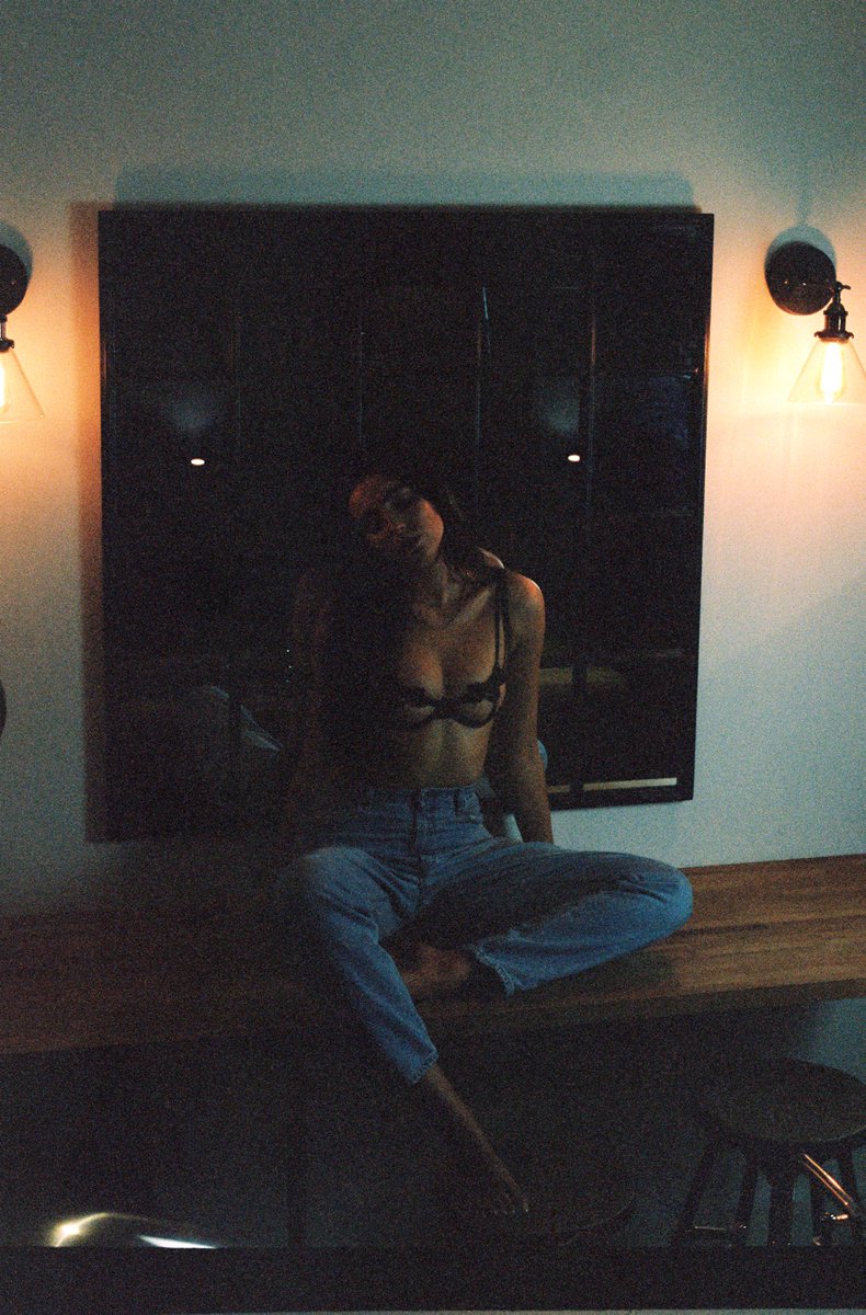 VickyWPhoto's tweet photo. Underexposed. Underdressed. Casey on film #portra400 #kodak #filmphotography https://t.co/AzPtnkScu0
