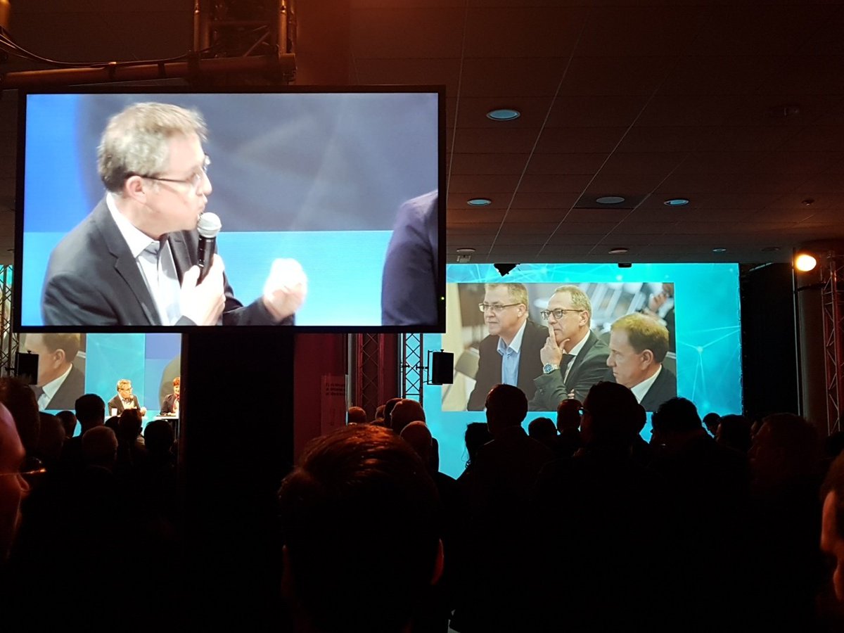 Technistub's tweet photo. @technistub est présent aux vœux de #M2ACCI. 600 personnes présentes.
#BretzelEtReseautage https://t.co/EkS1cyUoXx