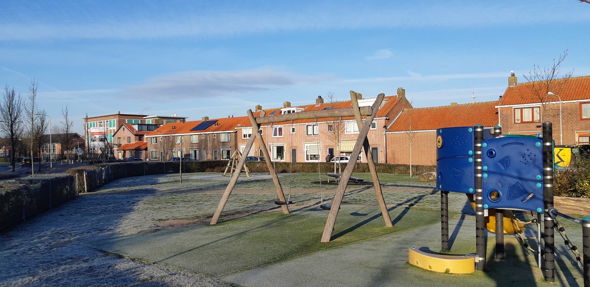 Vandaag eerste rondje langs katwijkse speelplaatsen. Deze langs de parklaan ligt er goed bij!