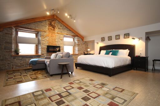 KemptvilleSuite's tweet photo. Brrrrr, baby it's cold outside! Come and stay in one of our luxury suites and warm up by the fire! https://t.co/D6ZHeI8jcs
