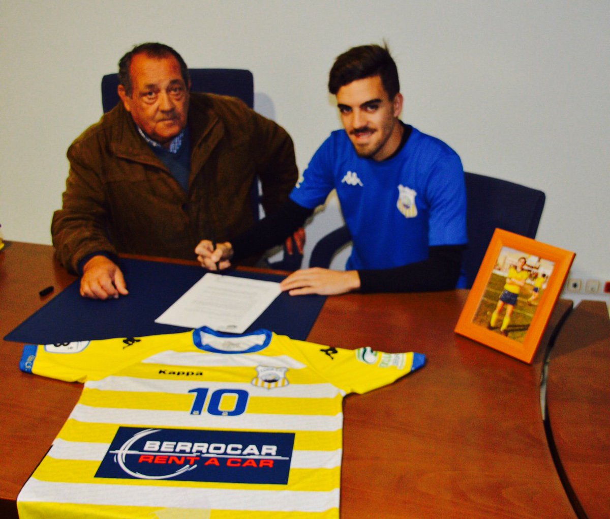 Coria_CF's tweet photo. OFICIAL: Juanito, nuevo jugador del #CoriaCF 

https://t.co/h7pDZtiRVd https://t.co/C8oT0ZNCve
