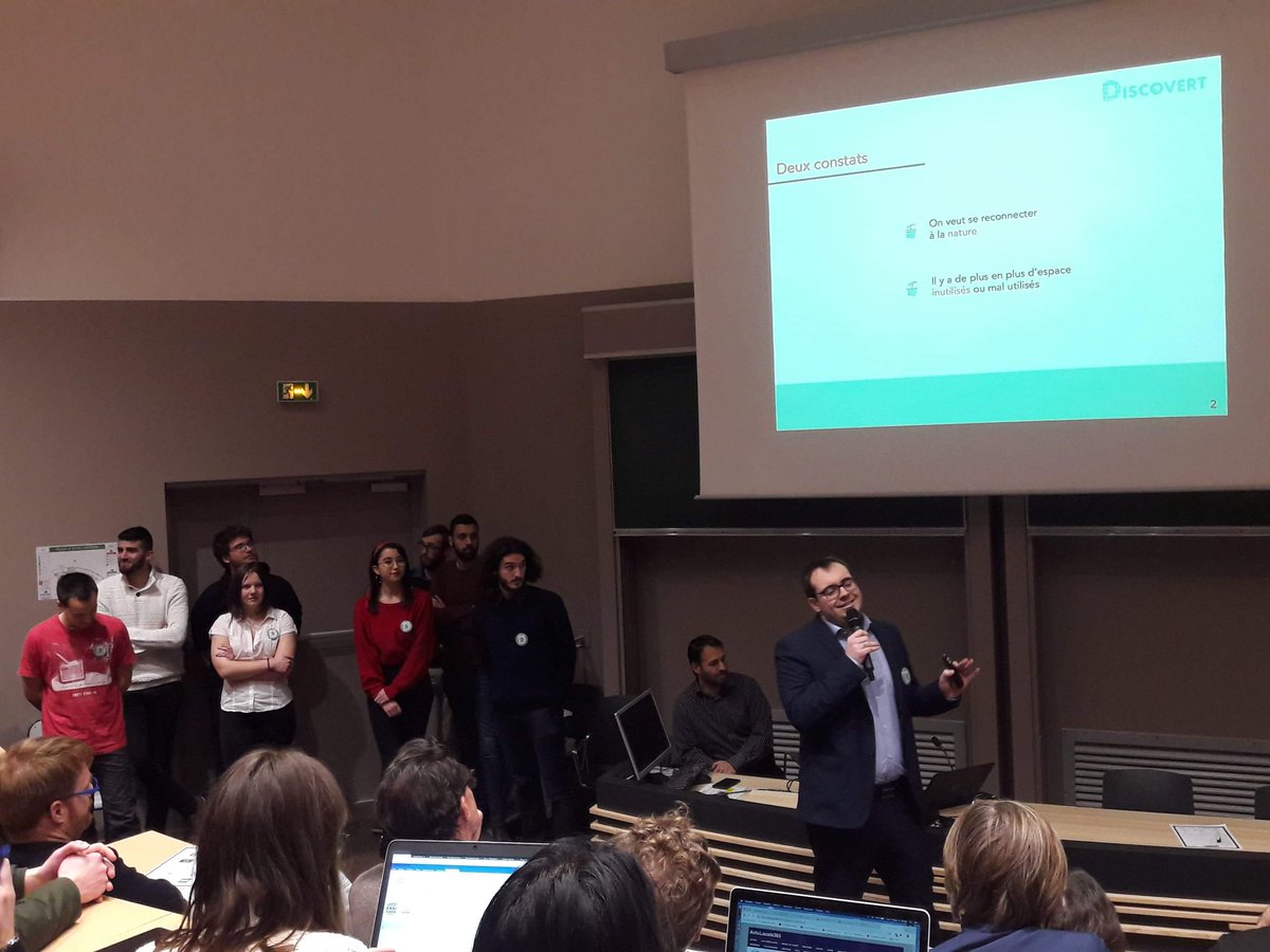 Discovert tweet media