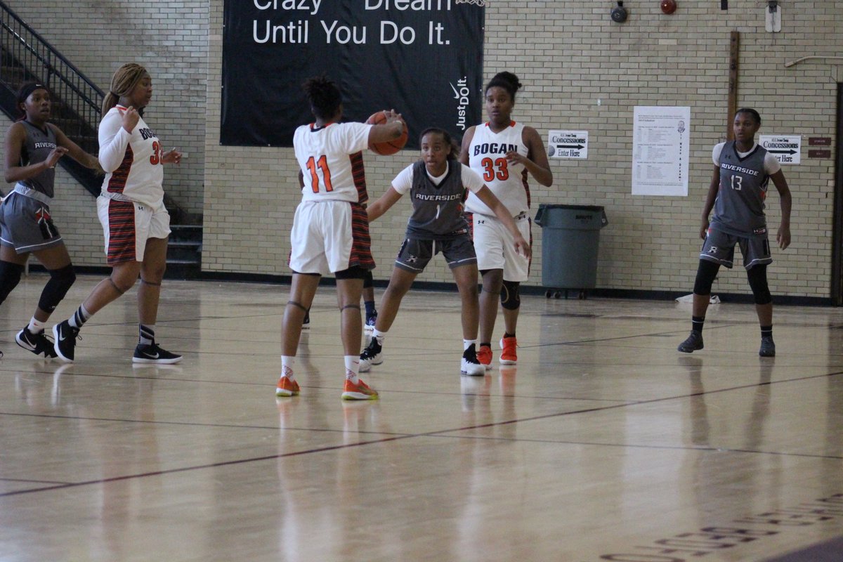 chi_mlk's tweet photo. #MLKDreamClassic2019 #Day3 Congratulations to Morgan Park College Prep girls for their win against St. Joseph with a final score of 57/54. Also, Milwaukee Riverside girls team beat Bogan Computer Tech 58/26. #girlshoops #highschools https://t.co/a9HmMuftrN
