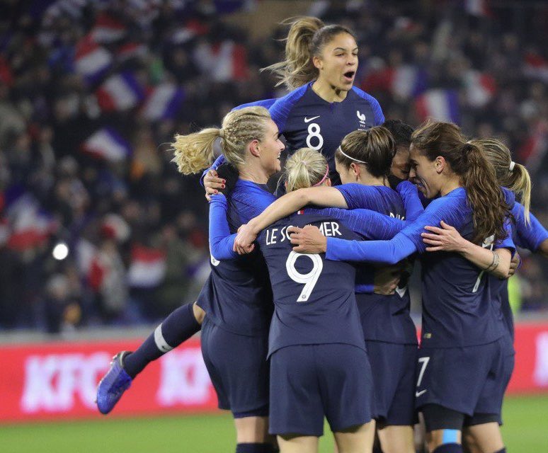 ELS_9_FRANCE's tweet photo. De retour en club après cette belle parenthèse en Bleue ! 🇫🇷👊⚽️#objectifcdm2019 #keepworking #whatELS https://t.co/EGoCX0wiHO